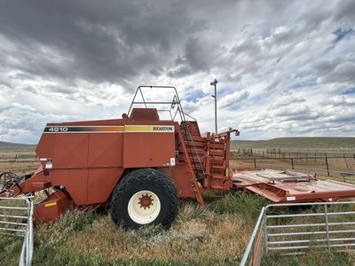 Hesston 4910 Baler and 4925 accumulator