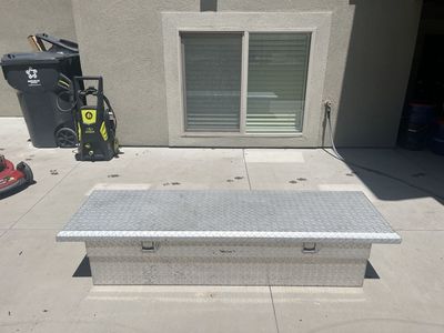 Low profile truck bed tool box