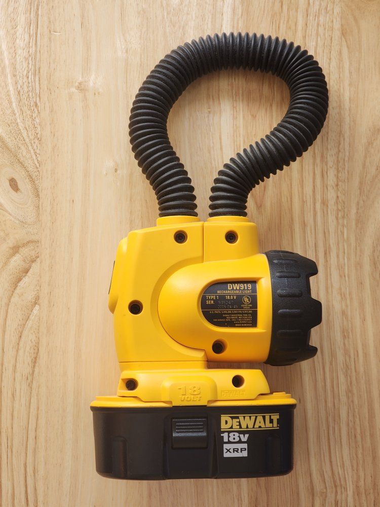DEWALT DW919 18V Cordless Rechargeable Flexible Snake Light Work Light