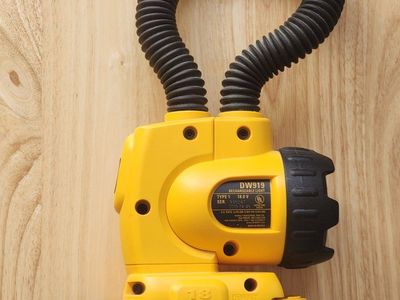 DEWALT DW919 18V Cordless Rechargeable Flexible Snake Light Work Light