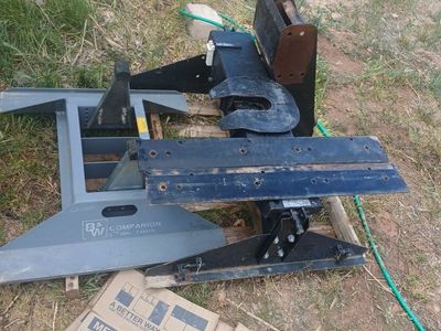B&W Companion OEM 5th Wheel Hitch for RAM/Chevy/GMC - Good Condition
