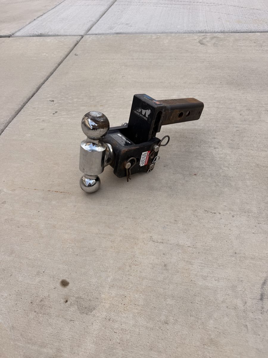 B&W Tow and Stow Hitch