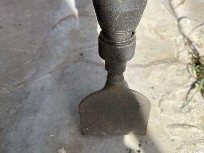 Central Pneumatic 42” Air Scraper