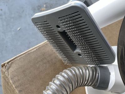 Animal Fur Brush With Vacuum