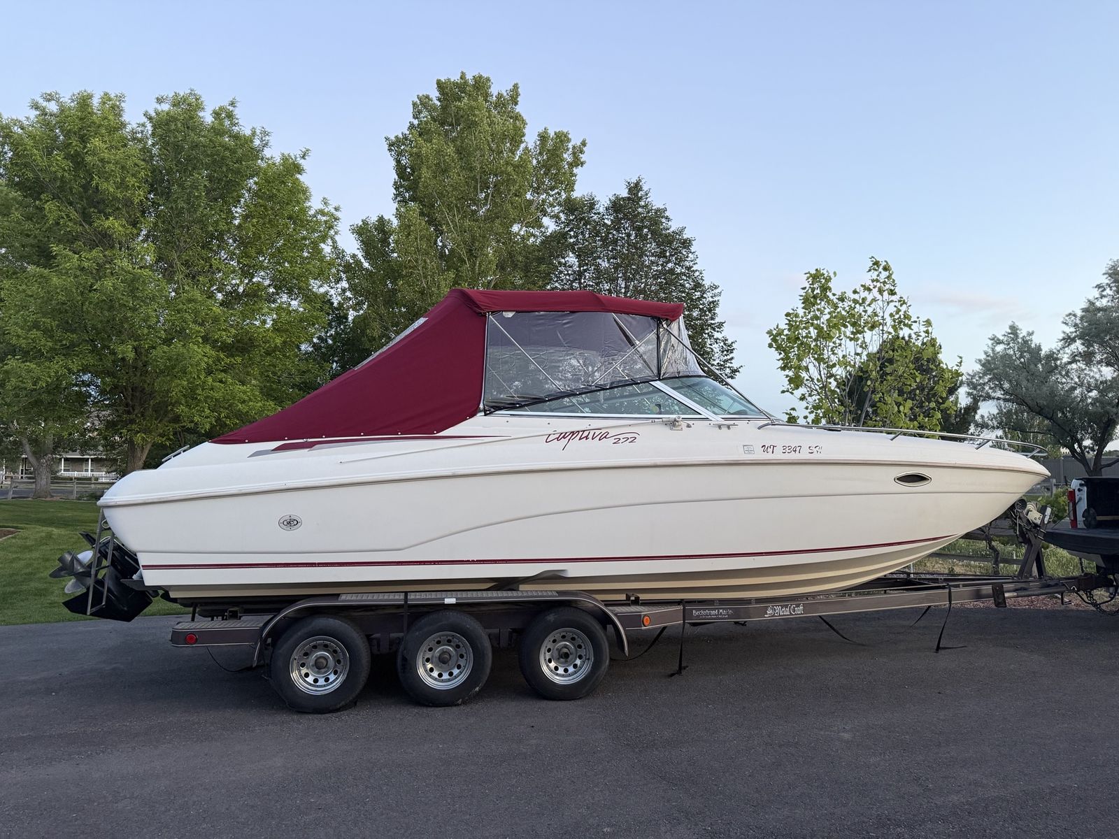 1999 Rinker Captiva Cuddy 272