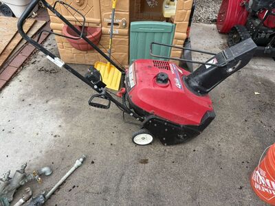 Honda HS520 Single Stage Snow Blower