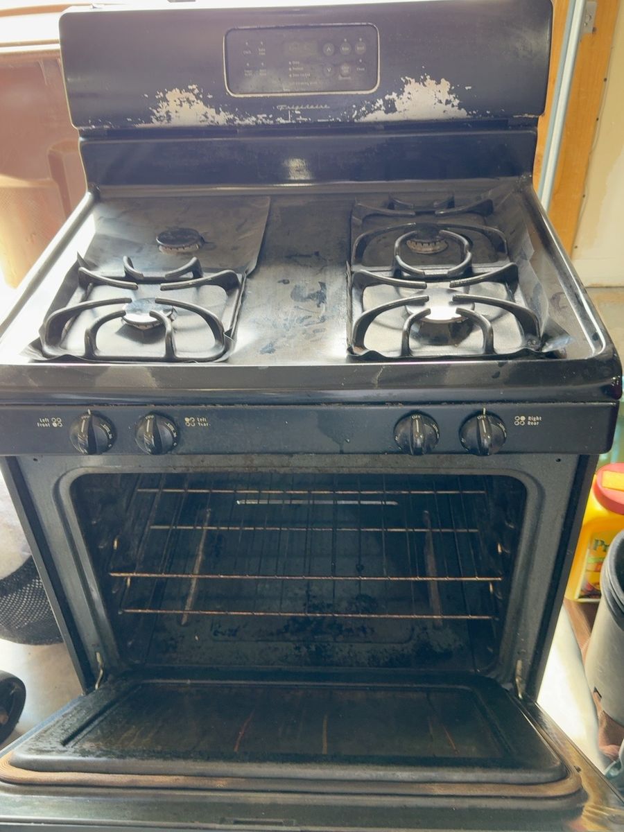 Frigidaire 4-Burner Gas Stove / Oven – Everything Works – $100
