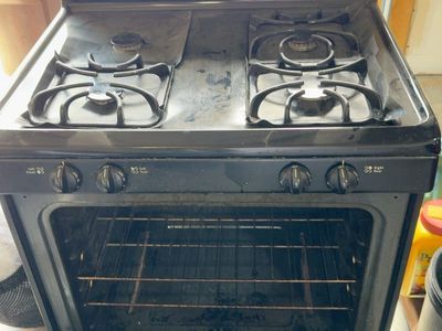 Frigidaire 4-Burner Gas Stove / Oven – Everything Works – $100