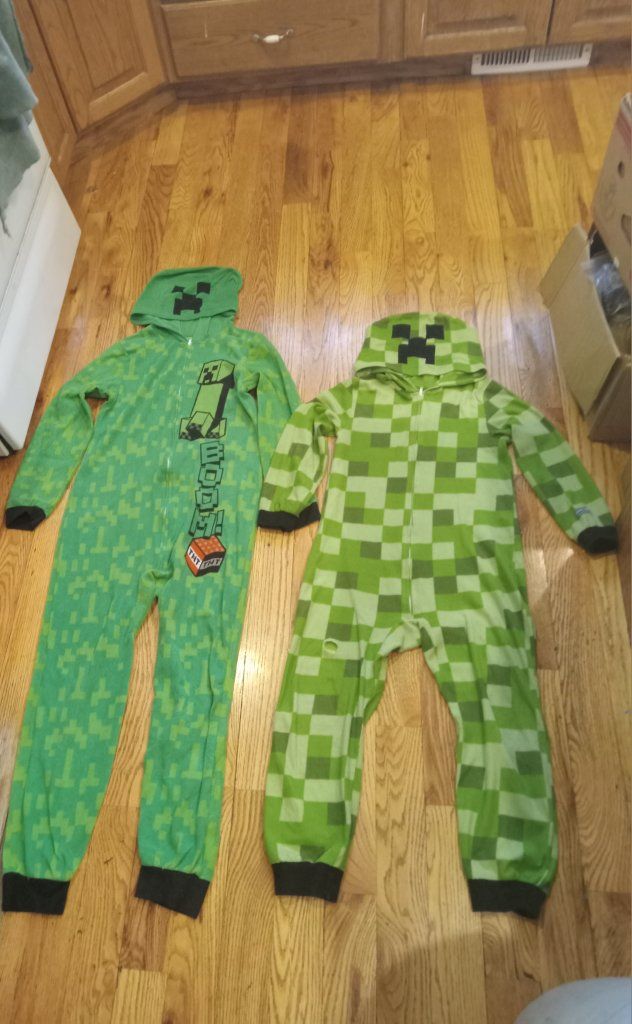 Kids Official Minecraft Creeper Onesie Pajamas Bundle – Sizes 10/12 & 14/16