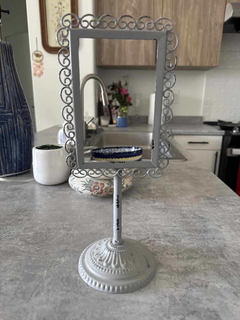 Glassless Picture Frame