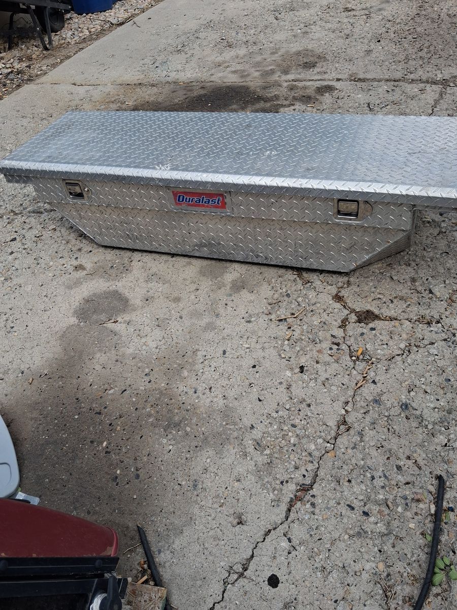 Mid size truck locking tool box