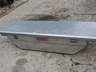 Mid size truck locking tool box