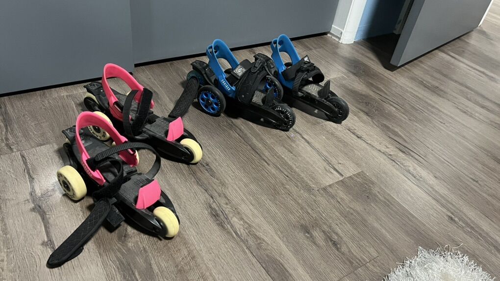 Cruiser Cardfit Skates Two Pairs