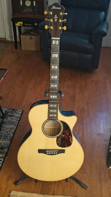 Ibenez Acoustic/Electric W/ Hardshell Case.