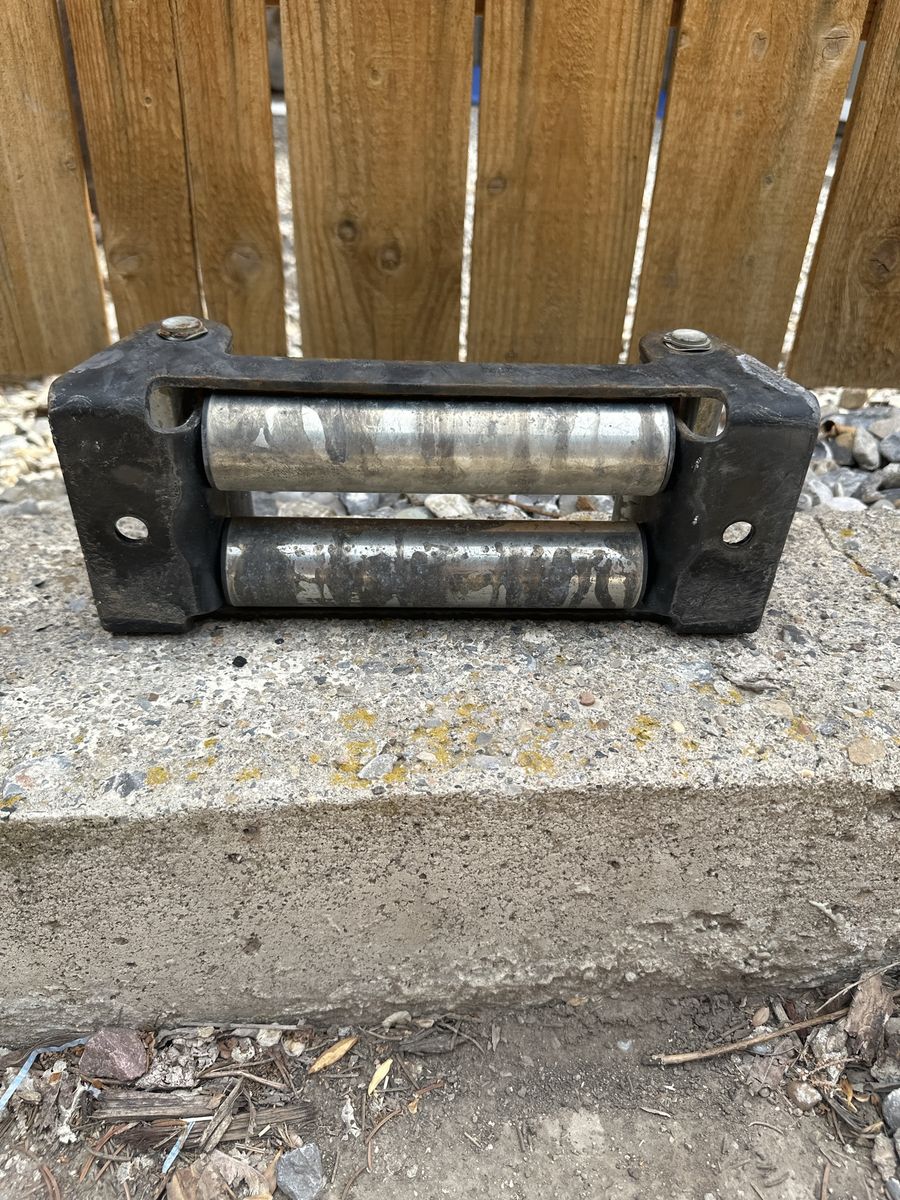 Heavy-Duty Winch Roller Fairlead Universal Mount Winch Accessory