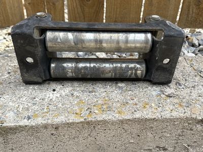 Heavy-Duty Winch Roller Fairlead Universal Mount Winch Accessory