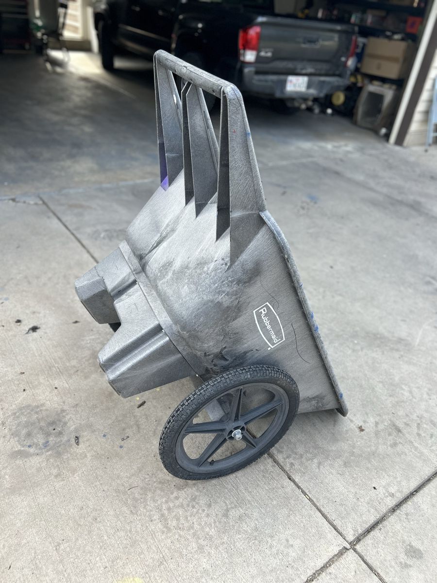 Rubbermaid Grey Resin Tilt Utility Cart Wheelbarrow