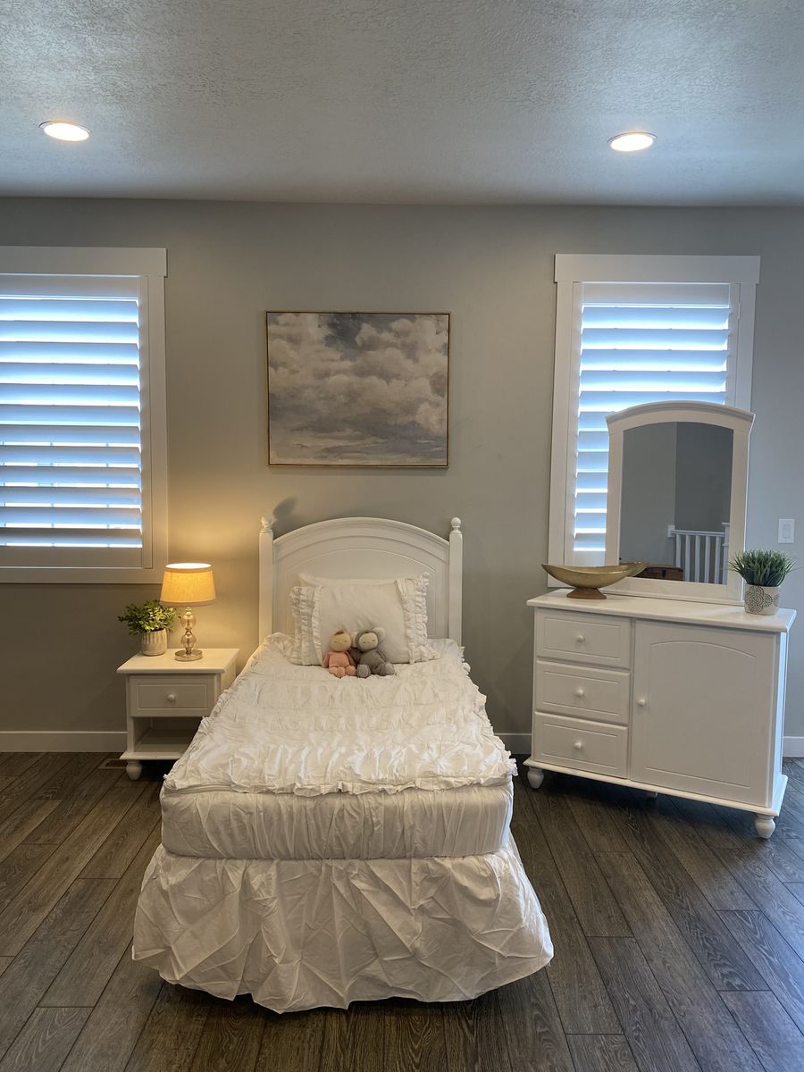 White Twin Bed, Dresser Mirror And Nightstand Set
