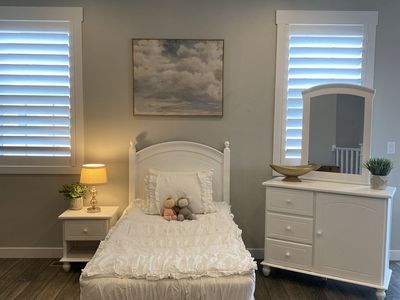 White Twin Bed, Dresser Mirror And Nightstand Set