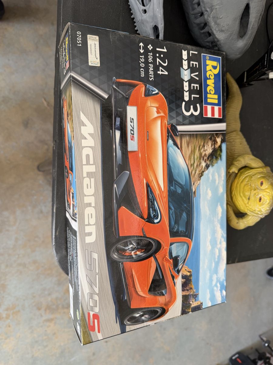 Revell McLaren 570S 1:24 Scale Model Kit - Level 3, 106 Parts, Orange Car