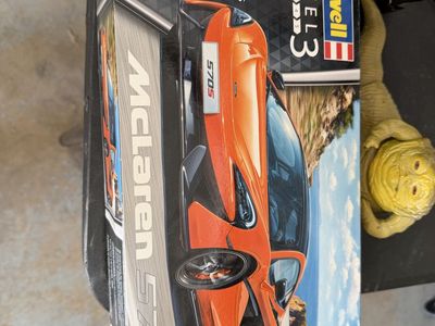 Revell McLaren 570S 1:24 Scale Model Kit - Level 3, 106 Parts, Orange Car