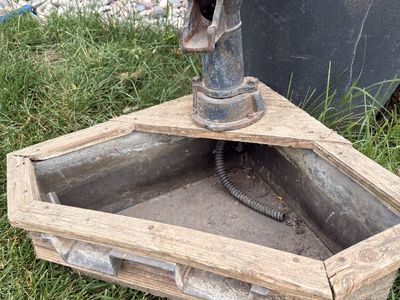 Vintage Cast Iron Hand Water Pump with Rustic Wooden Planter for Garden Decor