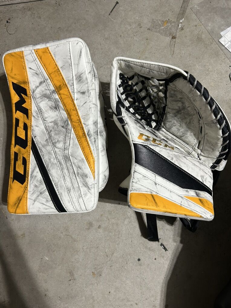 CCM EFlex 3 Glove And Blocker