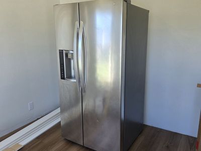Fridge!/Freezer Side by side