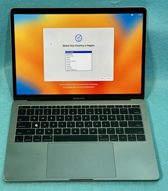 Apple MacBook Pro 2017 8Gb Ram / 250Gb Hard Drive