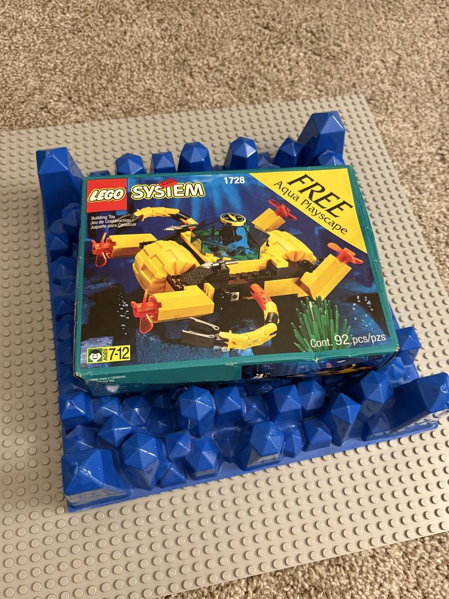 Lego Aquazone Crystal Crawler 1728 (RARE baseplate included)