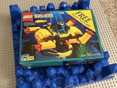 Lego Aquazone Crystal Crawler 1728 (RARE baseplate included)