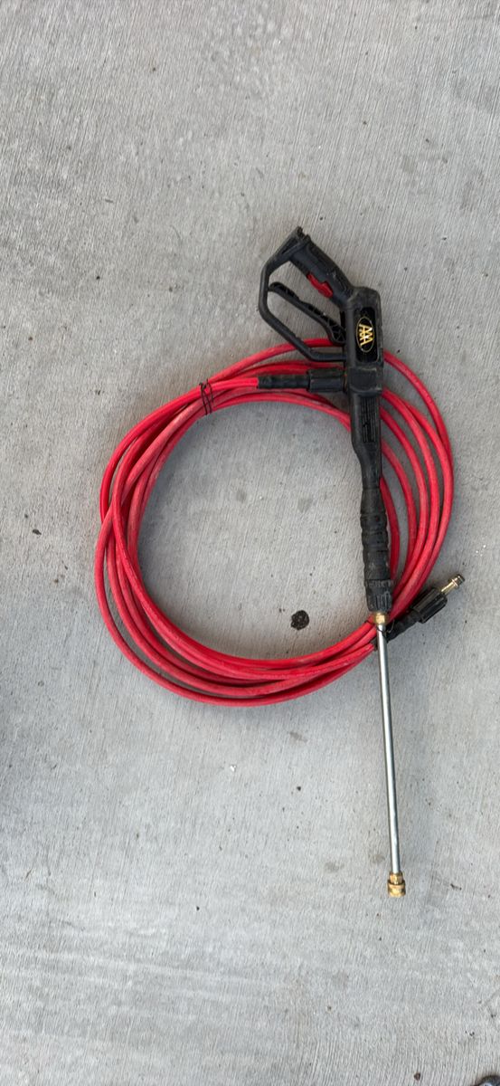 Pressure washer hose and gun