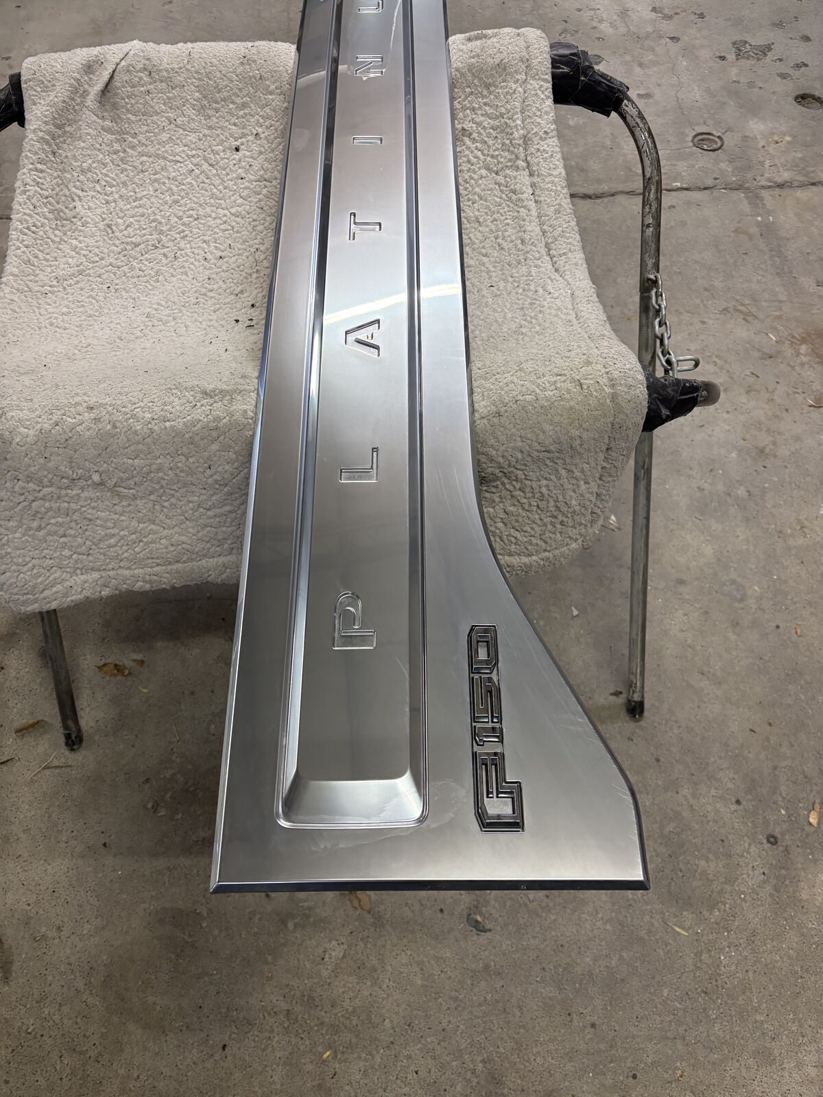 2018-2020 ford f150 platinum tailgate applique trim molding Oem