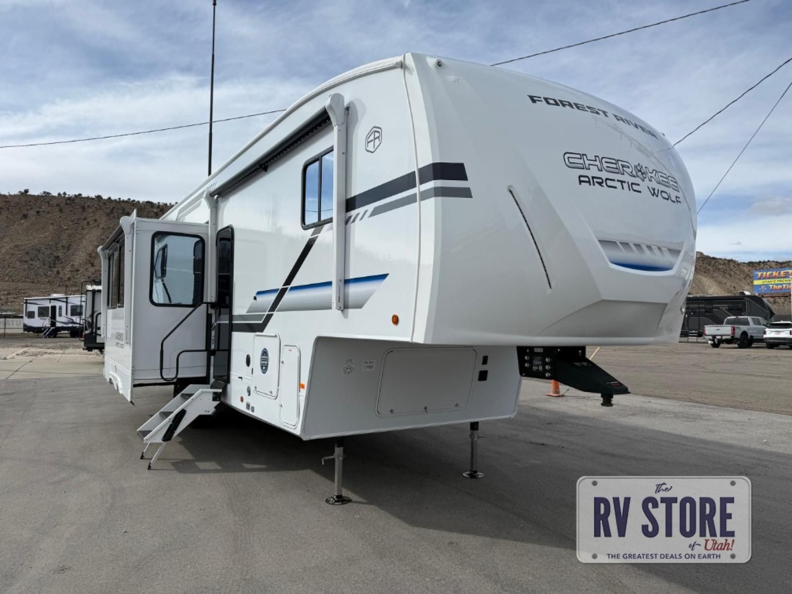 2026 Forest River RV Cherokee Arctic Wolf 331BH 5TH WHEEL BUNK BUNKHOUSE CHEROKEE ARCTIC WOLF