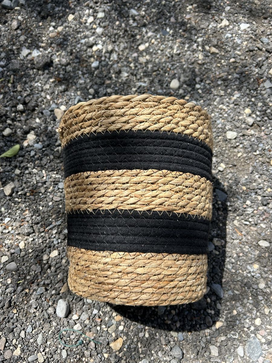 Stylish Woven Seagrass Basket with Black Stripes - Versatile Storage & Decor