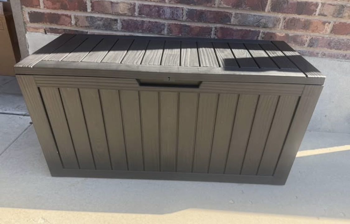 75 Gal Outdoor Deck Box – Black or Grey- in box