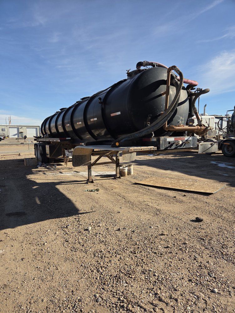 1998 pioneer vacuum trailer