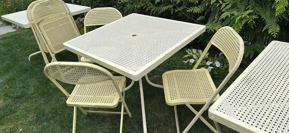Vintage 1960s HOMECREST Patio Table & Chairs