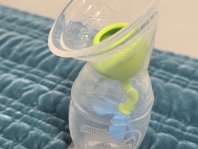Haakaa 100% Silicone Manual Breast Pump with Suction Base, 4oz/100ml