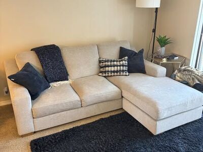 Thomasville Sectional w/Pillows – Like New – Clean