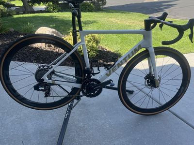 Ventum NS1 Size 54 Road Bike with SRAM Force AXS and Zipp 303 Wheels