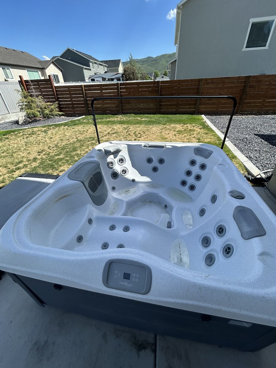Bullfrog Hot tub