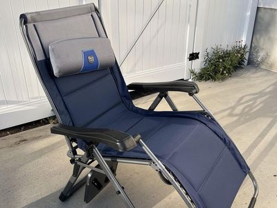 outdoor lounge chair