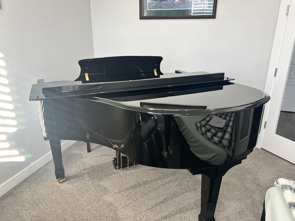 Baby Grand Piano - mint condition