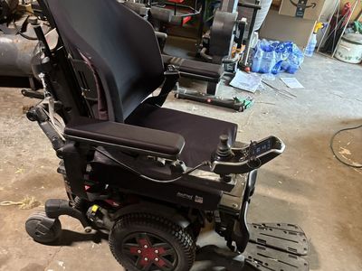 LIKE-NEW Quantum Edge 3 Stretto Power Chair – Fully Loaded iLevel Compatible (16 Miles!)