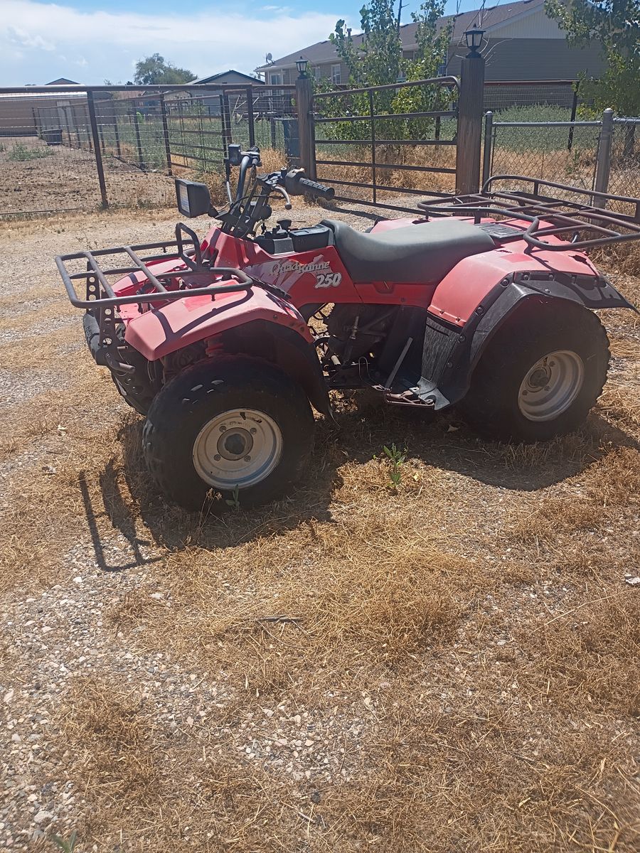 1992 Suzuki Quadrunner 250. Non Running.