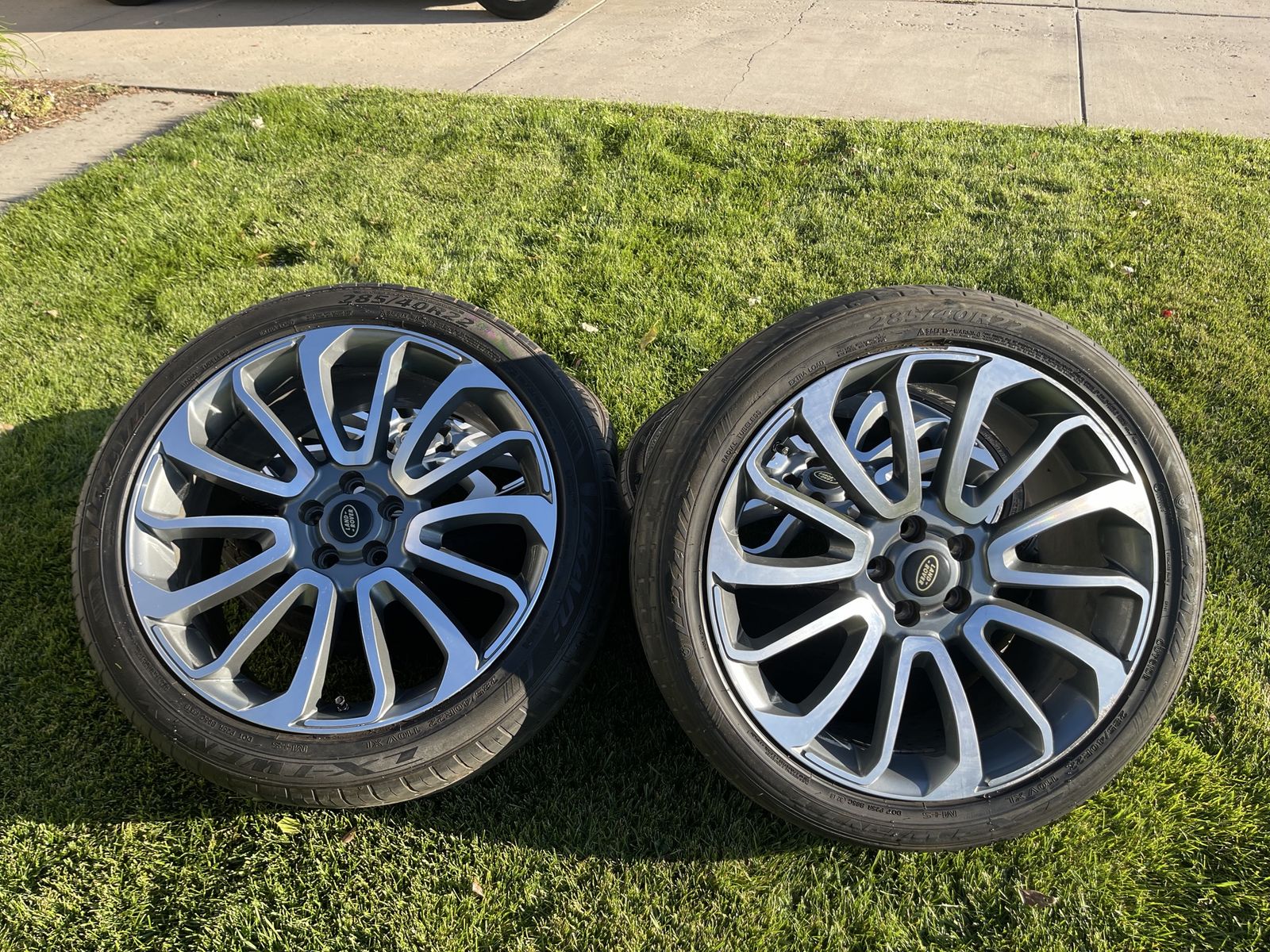 Land/Range Rover 22” Factory Wheels / Rims - 285/40R22 (Pair) - Tires Worn