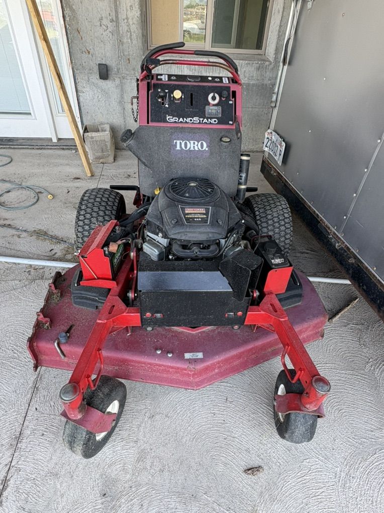 Toro Grandstand Mower 48 Runs Great