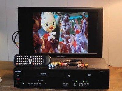 sanyo VCR VHS DVD combo player with remote works great