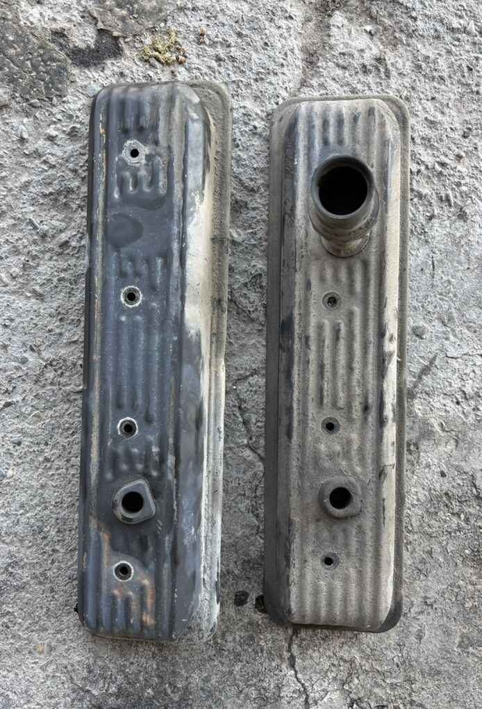 Chevy SBC 5.0 5.7 Center Bolt Valve Covers 350 305